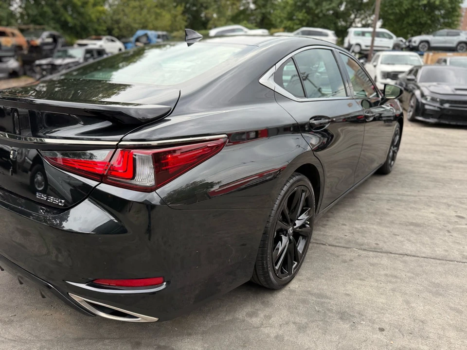 2023 Lexus ES 7th Gen - Image 11 of 21