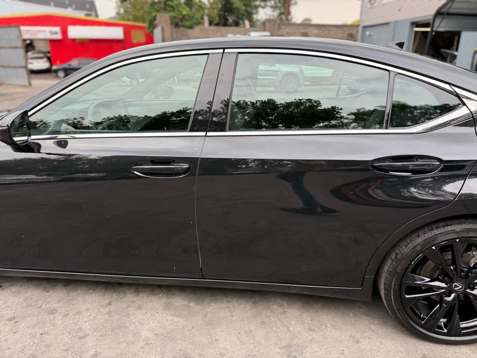 2023 Lexus ES 7th Gen - Image 14 of 21