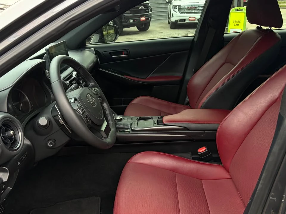 2023 Lexus IS 3rd Gen - Image 4 of 5