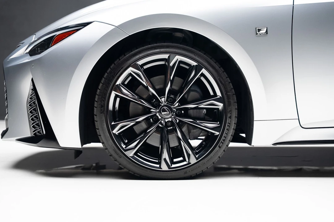 2023 Lexus IS 3rd Gen - Image 19 of 31