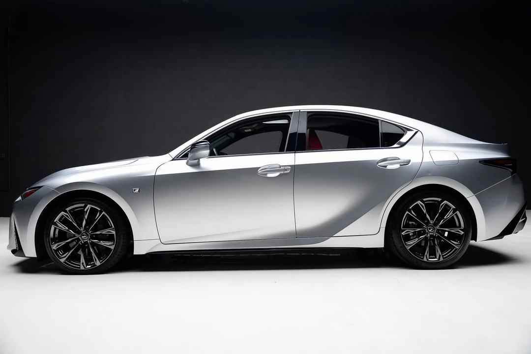 2023 Lexus IS 3rd Gen - Image 17 of 31