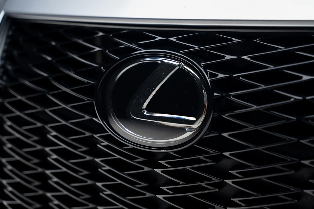 2023 Lexus IS 3rd Gen - Image 13 of 31