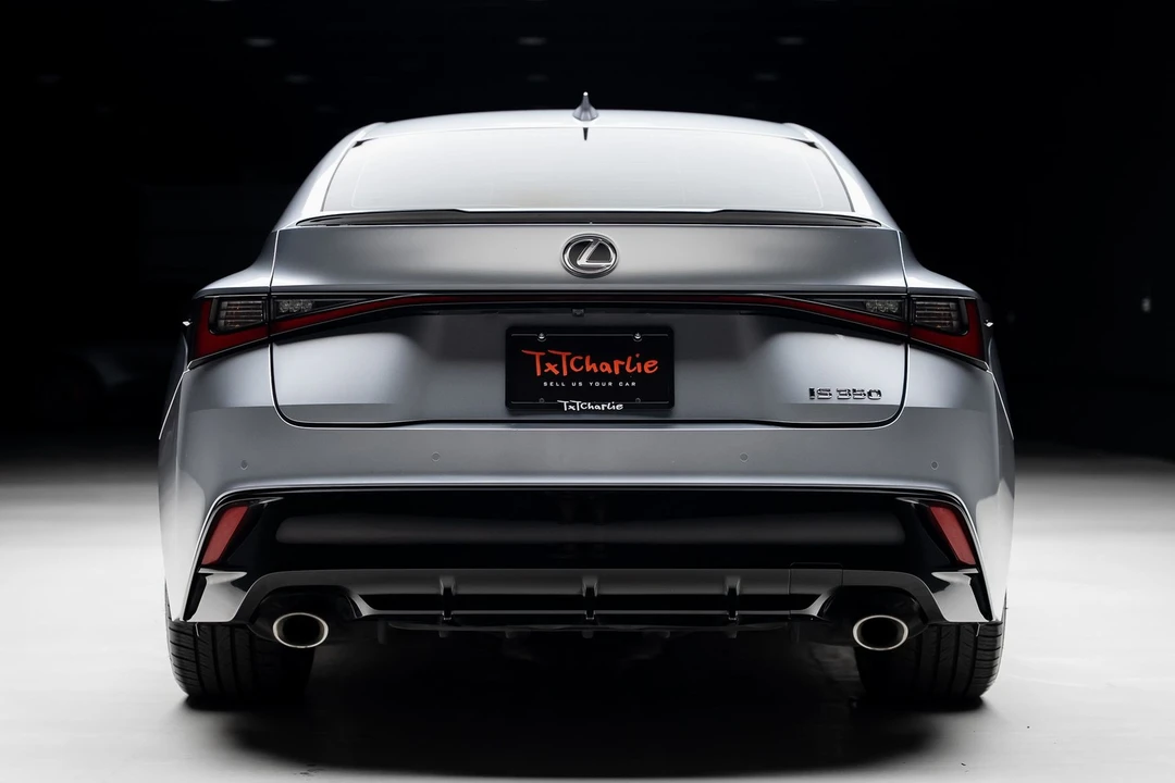 2023 Lexus IS 3rd Gen - Image 27 of 31