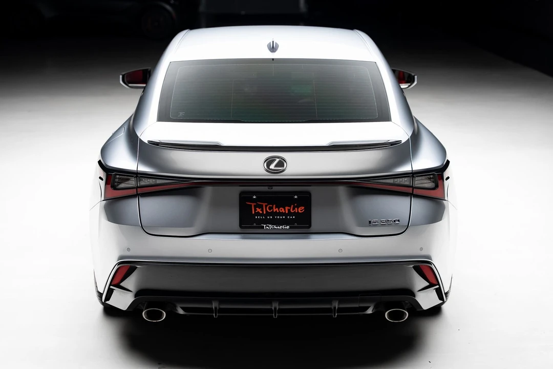 2023 Lexus IS 3rd Gen - Image 25 of 31