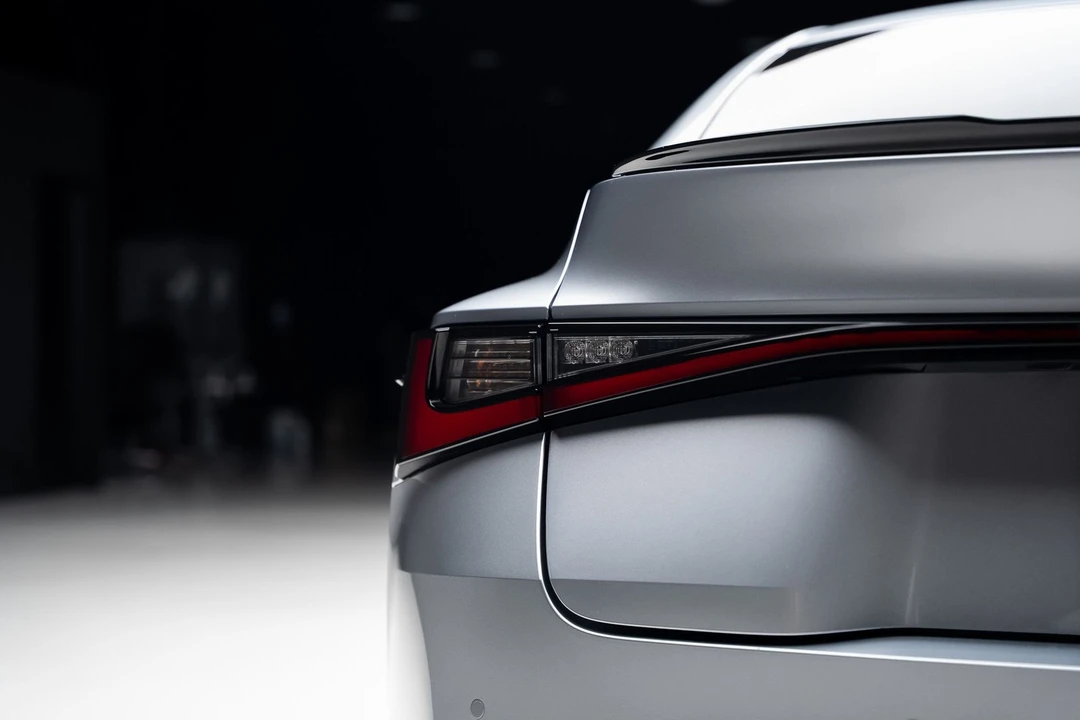 2023 Lexus IS 3rd Gen - Image 28 of 31