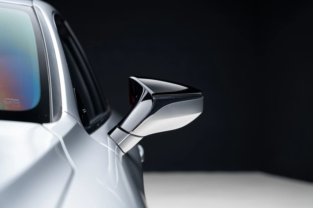 2023 Lexus IS 3rd Gen - Image 15 of 31