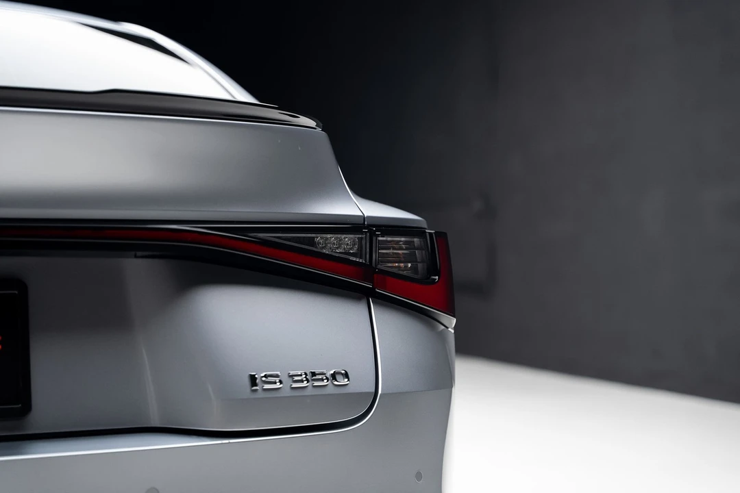 2023 Lexus IS 3rd Gen - Image 29 of 31