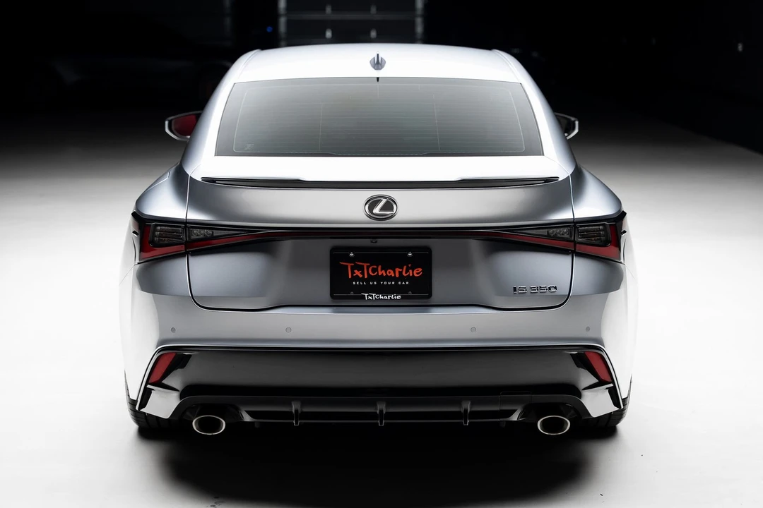 2023 Lexus IS 3rd Gen - Image 26 of 31