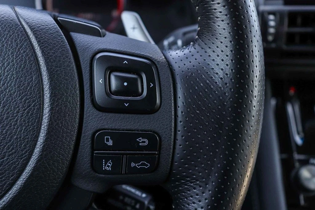2023 Lexus IS 3rd Gen - Image 28 of 31