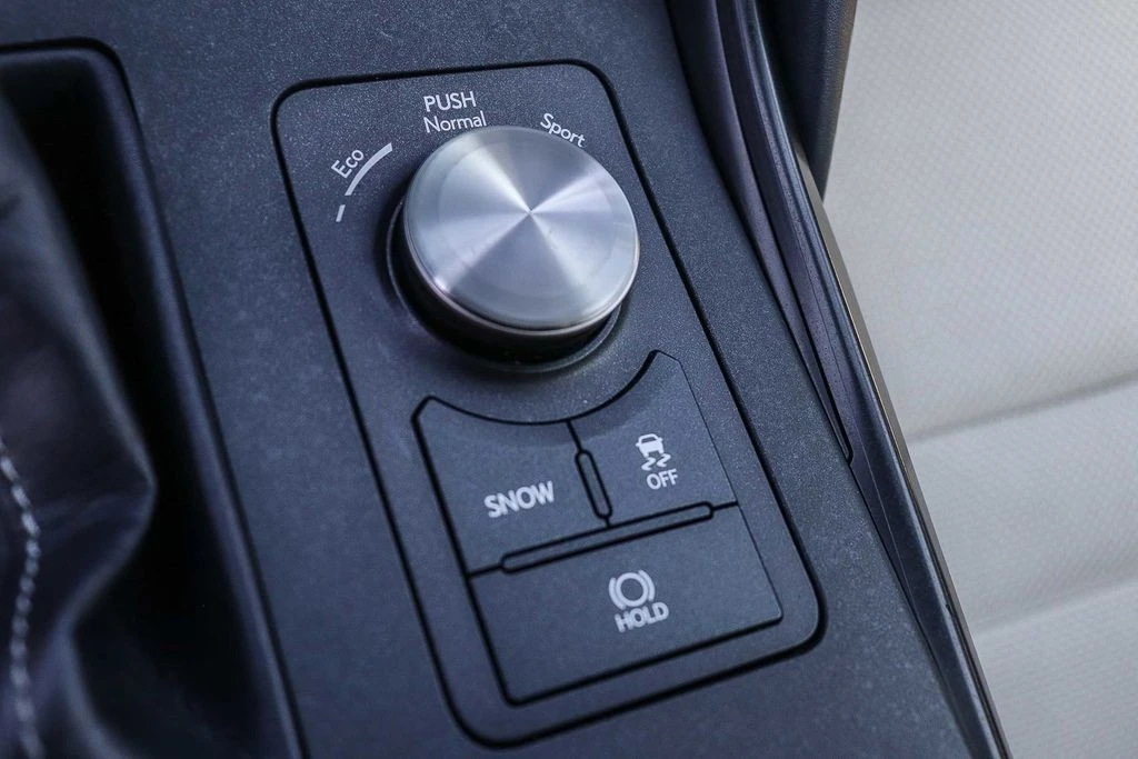 2023 Lexus IS 3rd Gen - Image 23 of 31