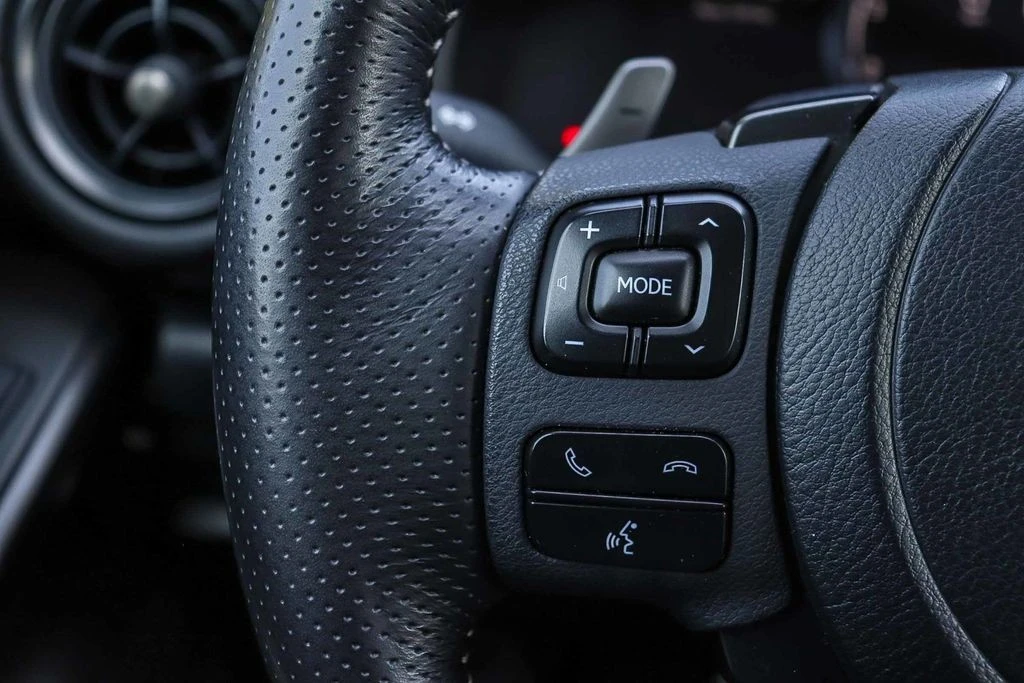 2023 Lexus IS 3rd Gen - Image 27 of 31