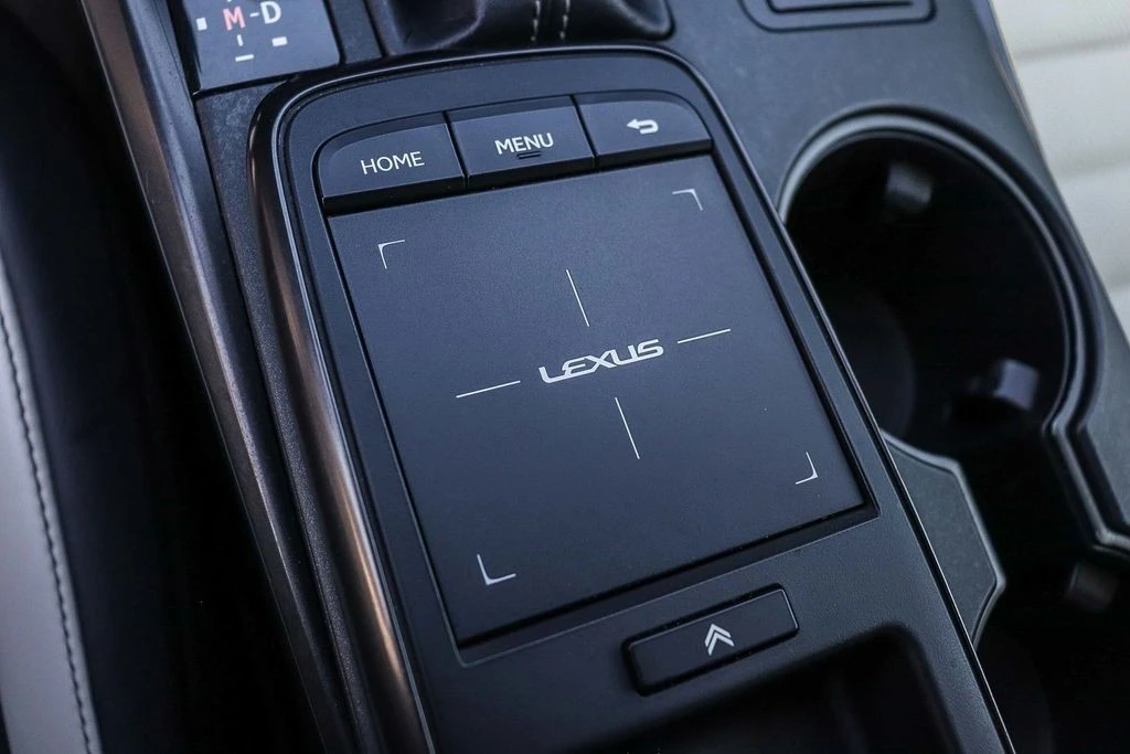 2023 Lexus IS 3rd Gen - Image 24 of 31
