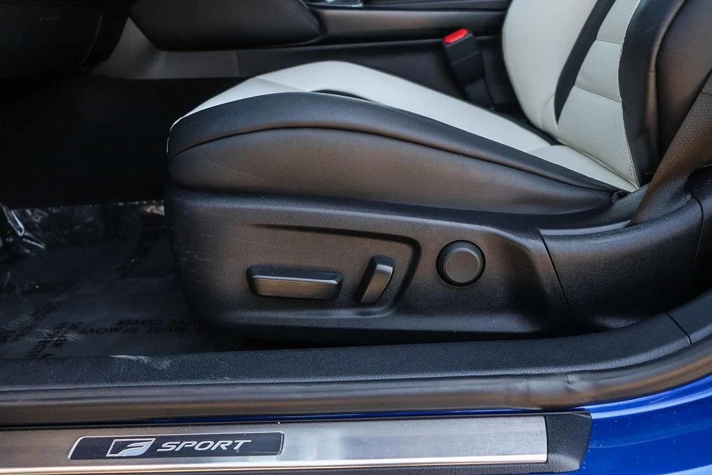 2023 Lexus IS 3rd Gen - Image 25 of 31