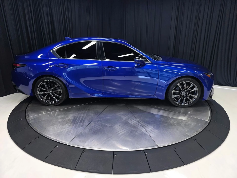 2023 Lexus IS 3rd Gen - Image 14 of 31