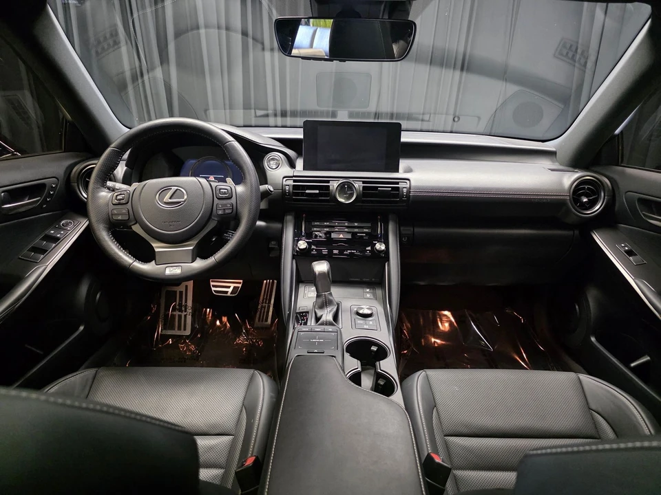 2023 Lexus IS 3rd Gen - Image 21 of 31