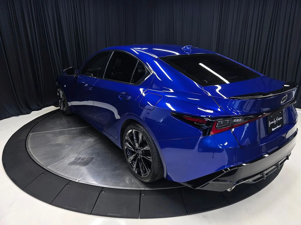 2023 Lexus IS 3rd Gen - Image 11 of 31