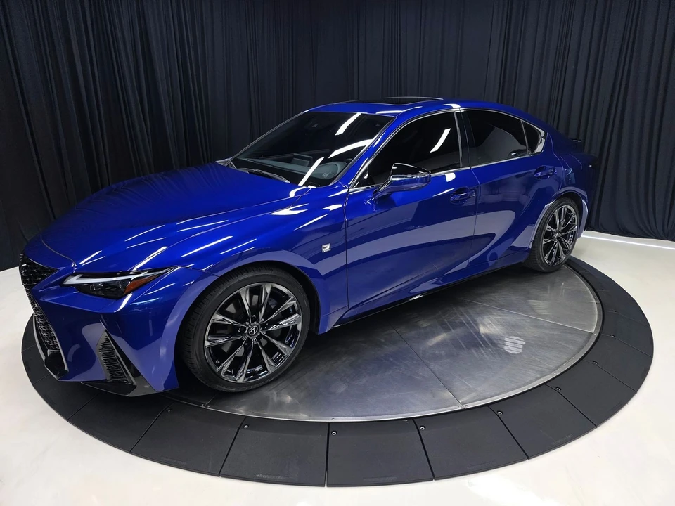 2023 Lexus IS 3rd Gen - Image 9 of 31