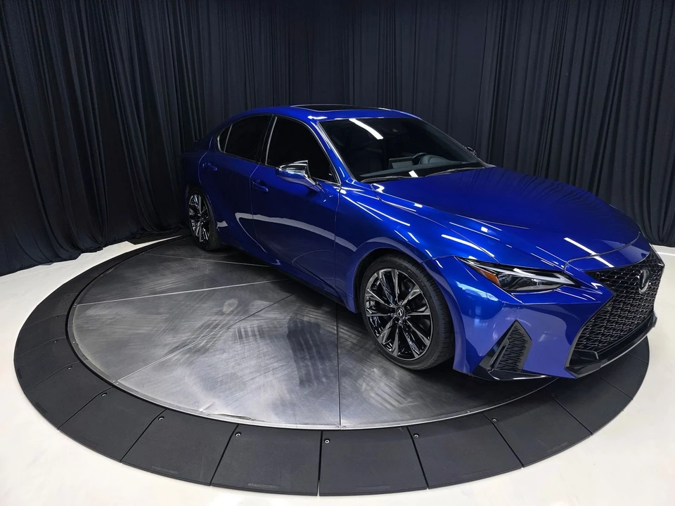 2023 Lexus IS 3rd Gen - Image 15 of 31