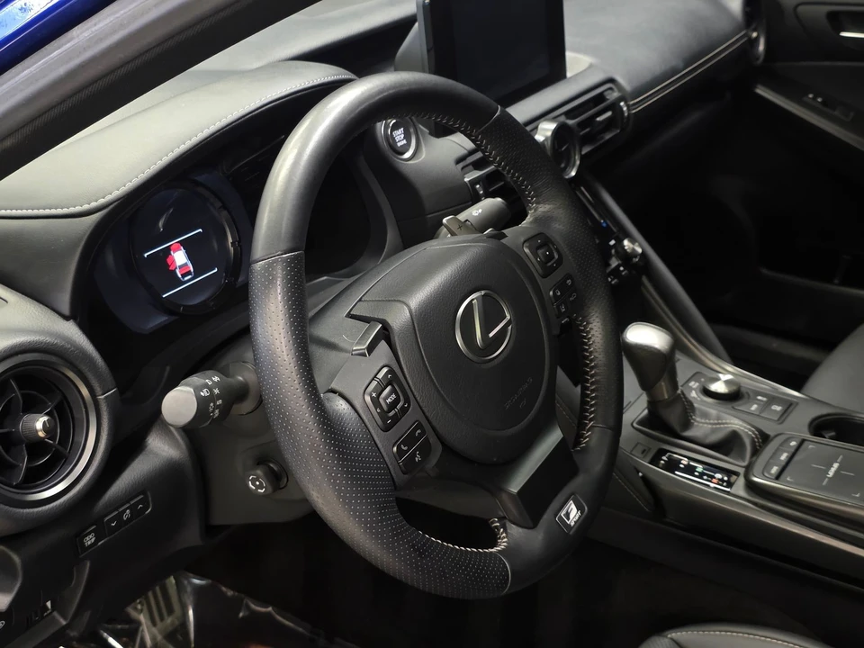 2023 Lexus IS 3rd Gen - Image 20 of 31