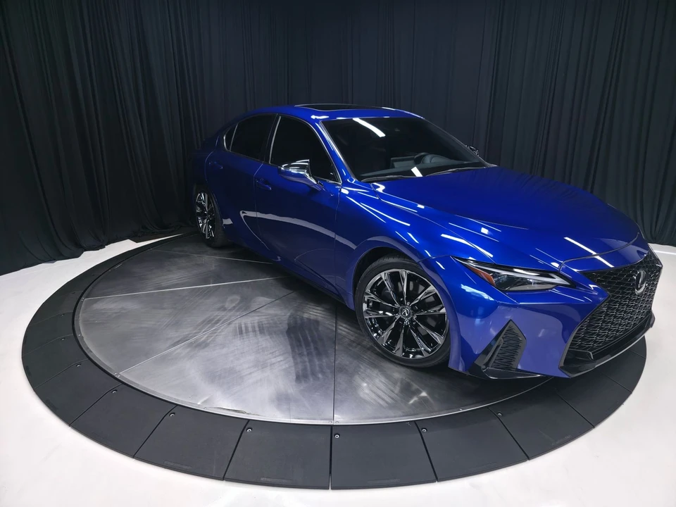 2023 Lexus IS 3rd Gen - Image 16 of 31