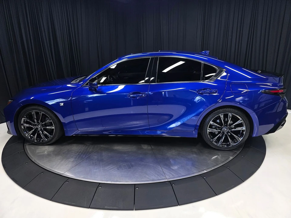 2023 Lexus IS 3rd Gen - Image 10 of 31