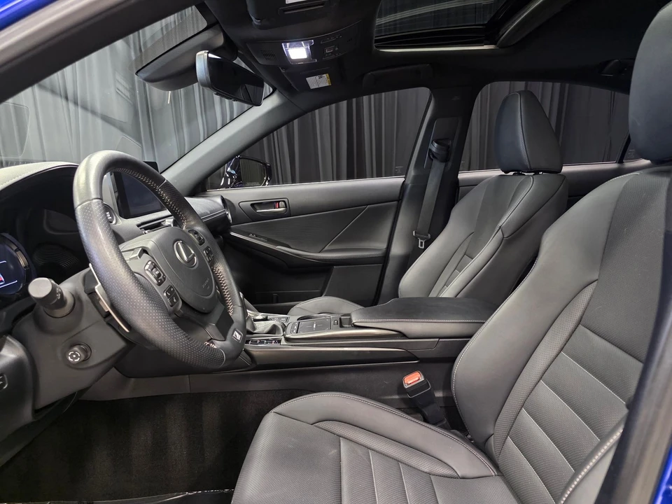 2023 Lexus IS 3rd Gen - Image 19 of 31
