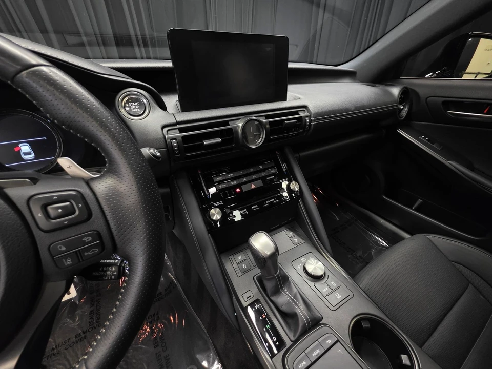 2023 Lexus IS 3rd Gen - Image 25 of 31