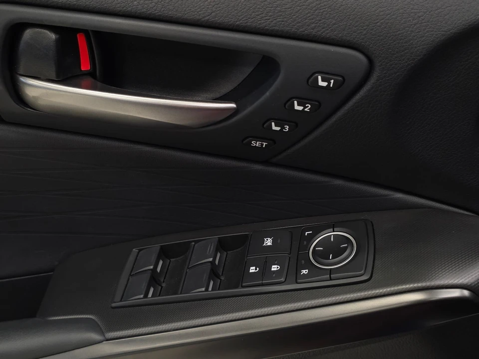 2023 Lexus IS 3rd Gen - Image 18 of 31