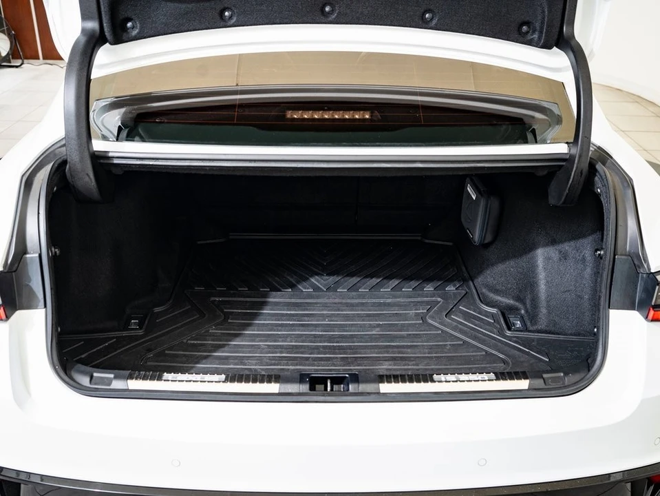 2023 Lexus IS 3rd Gen - Image 19 of 21