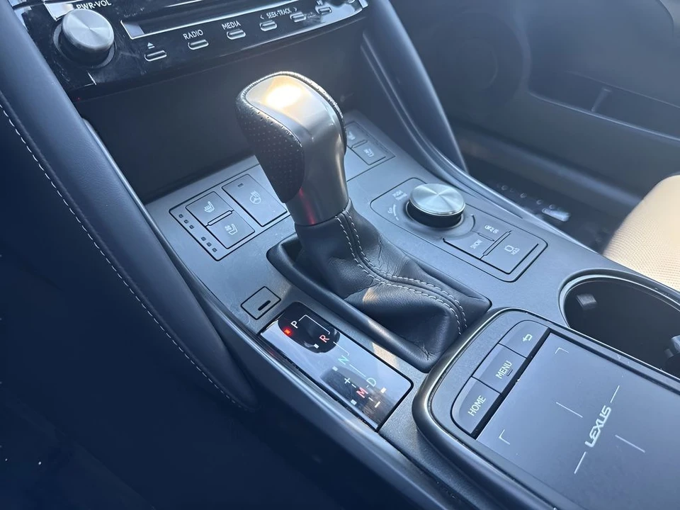 2023 Lexus IS 3rd Gen - Image 26 of 31