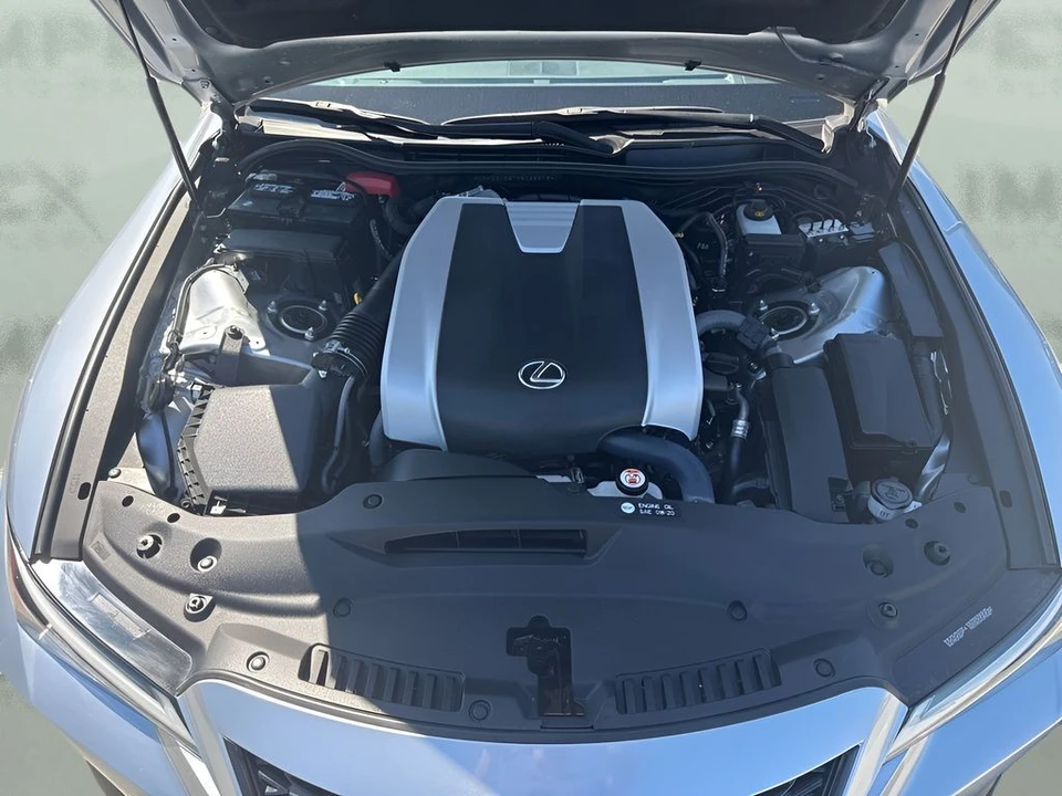 2023 Lexus IS 3rd Gen - Image 24 of 31