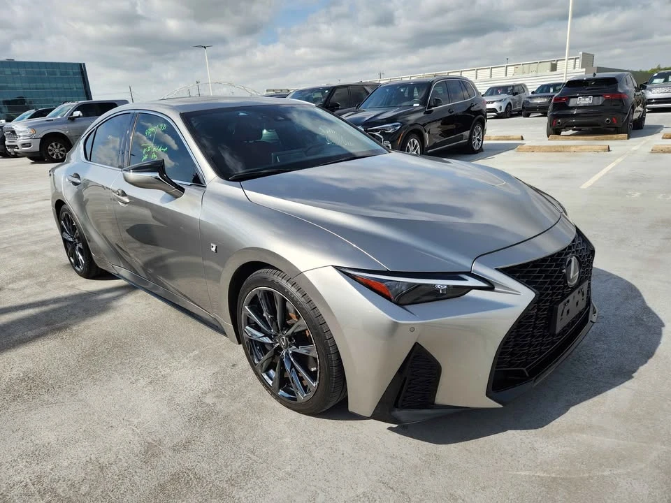 2023 Lexus IS 3rd Gen - Image 15 of 18