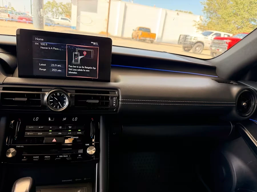 2023 Lexus IS 3rd Gen - Image 22 of 28