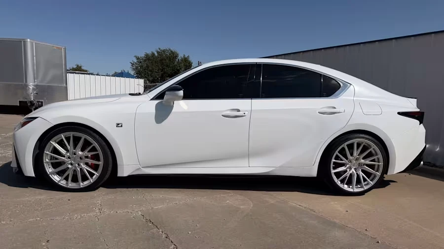2023 Lexus IS 3rd Gen - Image 9 of 28