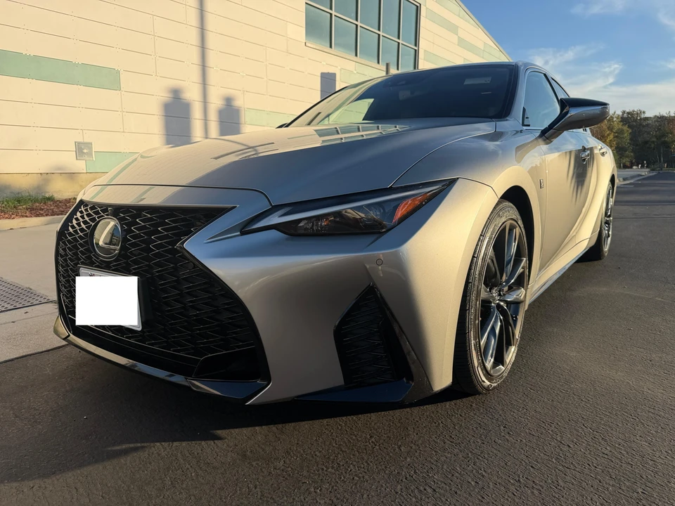 2023 Lexus IS 3rd Gen - Image 9 of 31