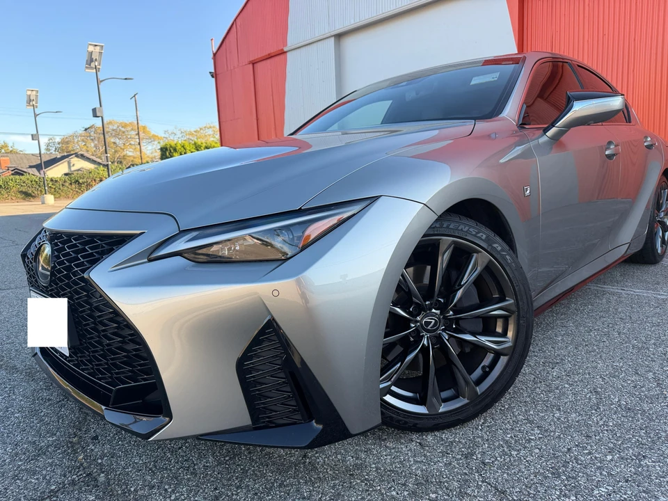 2023 Lexus IS 3rd Gen - Image 11 of 31