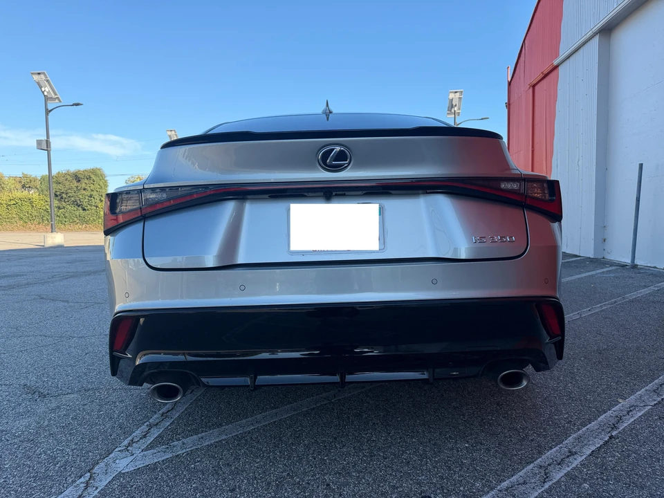 2023 Lexus IS 3rd Gen - Image 15 of 31
