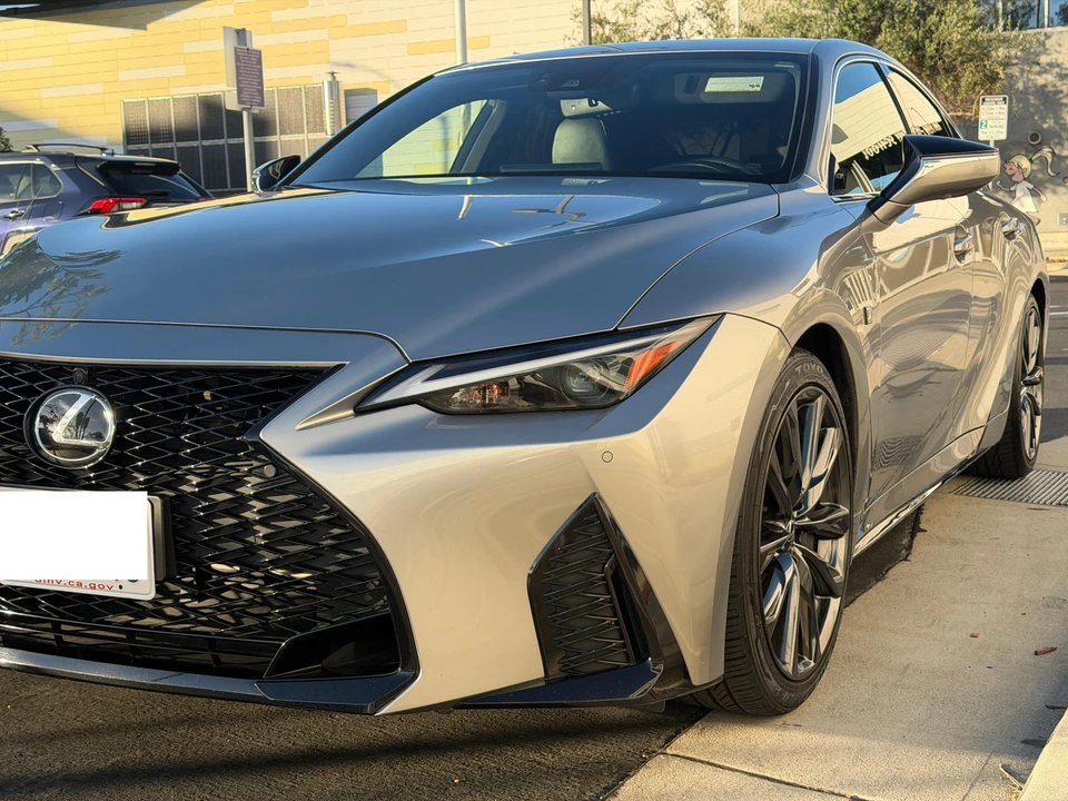 2023 Lexus IS 3rd Gen - Image 25 of 31