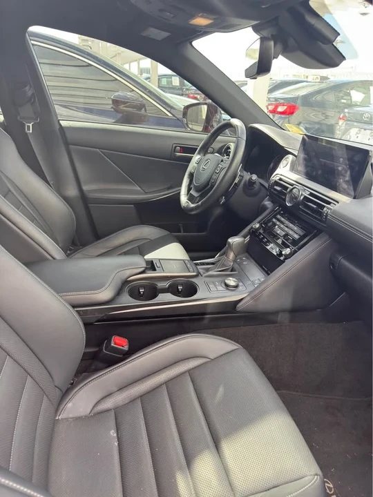 2023 Lexus IS 3rd Gen - Image 4 of 10