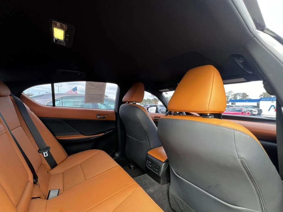 2023 Lexus IS 3rd Gen - Image 4 of 10