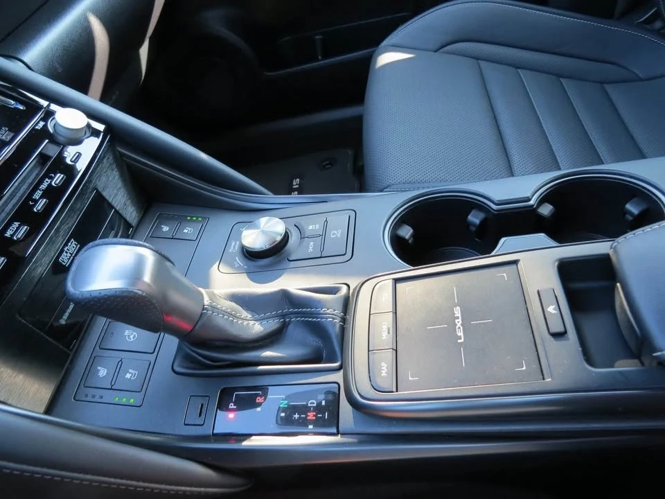 2023 Lexus IS 3rd Gen - Image 15 of 18
