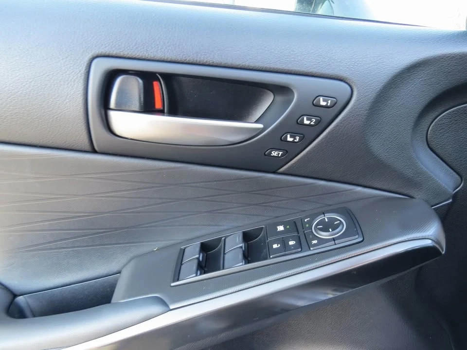 2023 Lexus IS 3rd Gen - Image 13 of 18