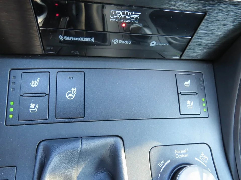 2023 Lexus IS 3rd Gen - Image 17 of 18
