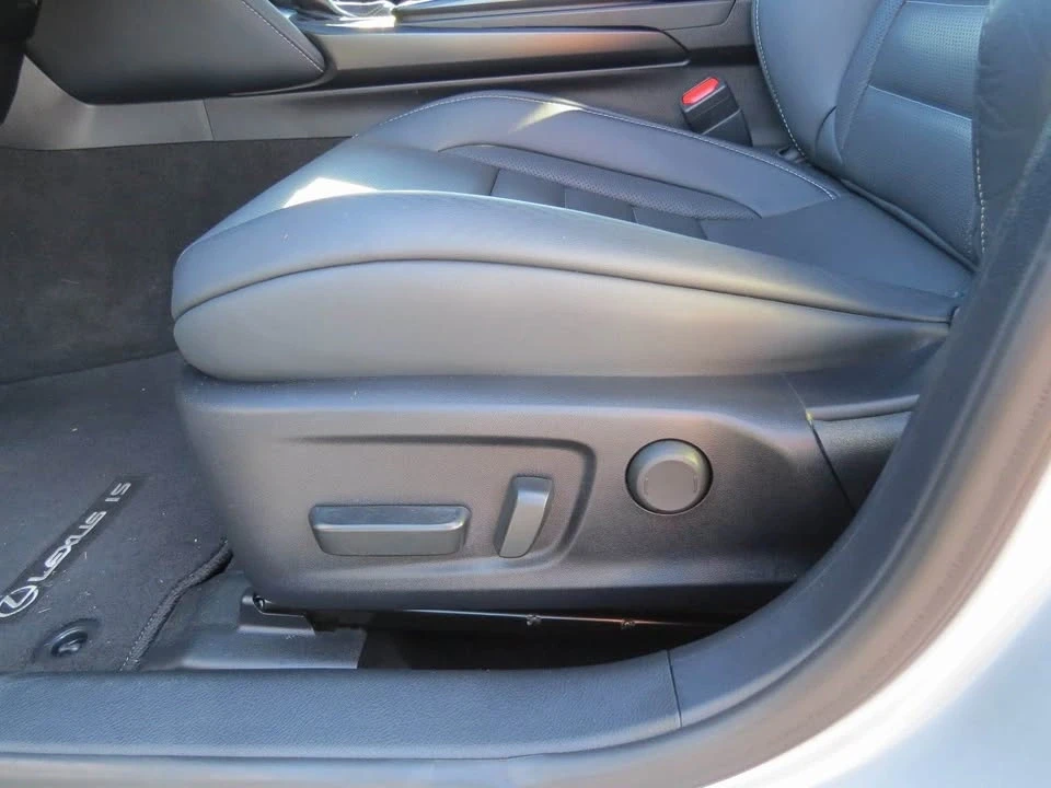 2023 Lexus IS 3rd Gen - Image 11 of 18