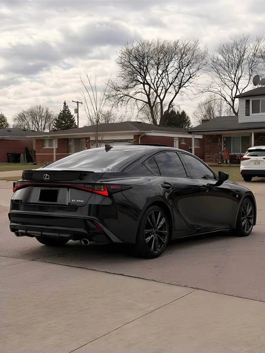 2023 Lexus IS 3rd Gen - Image 5 of 9