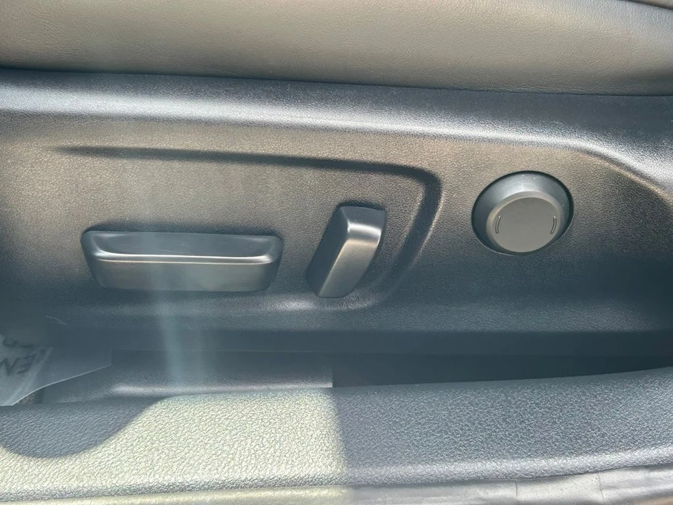 2023 Lexus IS 3rd Gen - Image 24 of 31