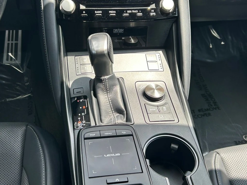 2023 Lexus IS 3rd Gen - Image 21 of 31