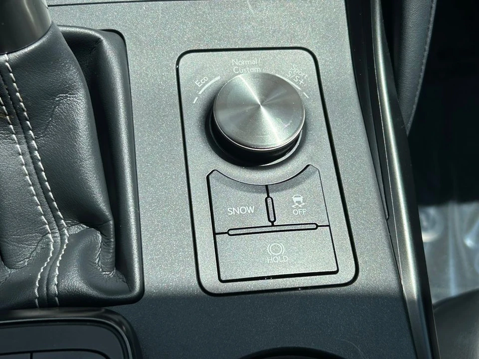2023 Lexus IS 3rd Gen - Image 28 of 31