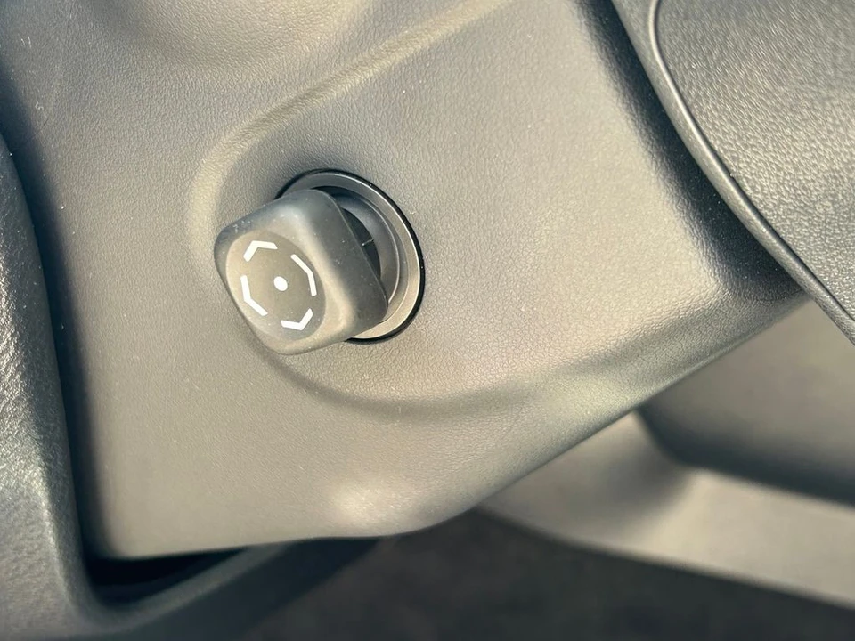 2023 Lexus IS 3rd Gen - Image 26 of 31