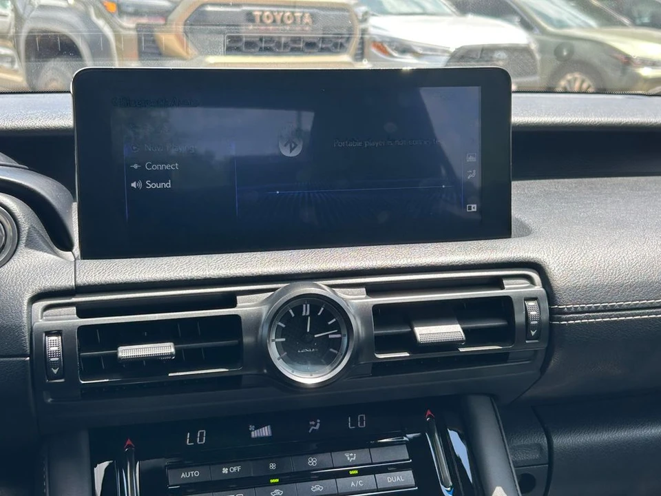 2023 Lexus IS 3rd Gen - Image 20 of 31